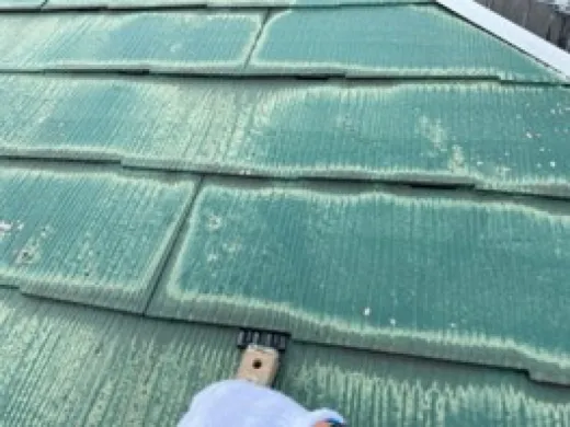 屋根塗装 - タスペーサー挿入