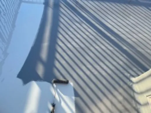 屋上ウレタン防水　通気緩衝工法 - トップコート塗布