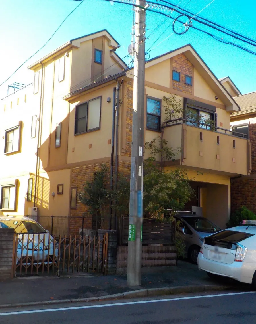 川崎市麻生区　O様邸　屋根・外壁塗装工事：美しいクリームイエローの外観へ