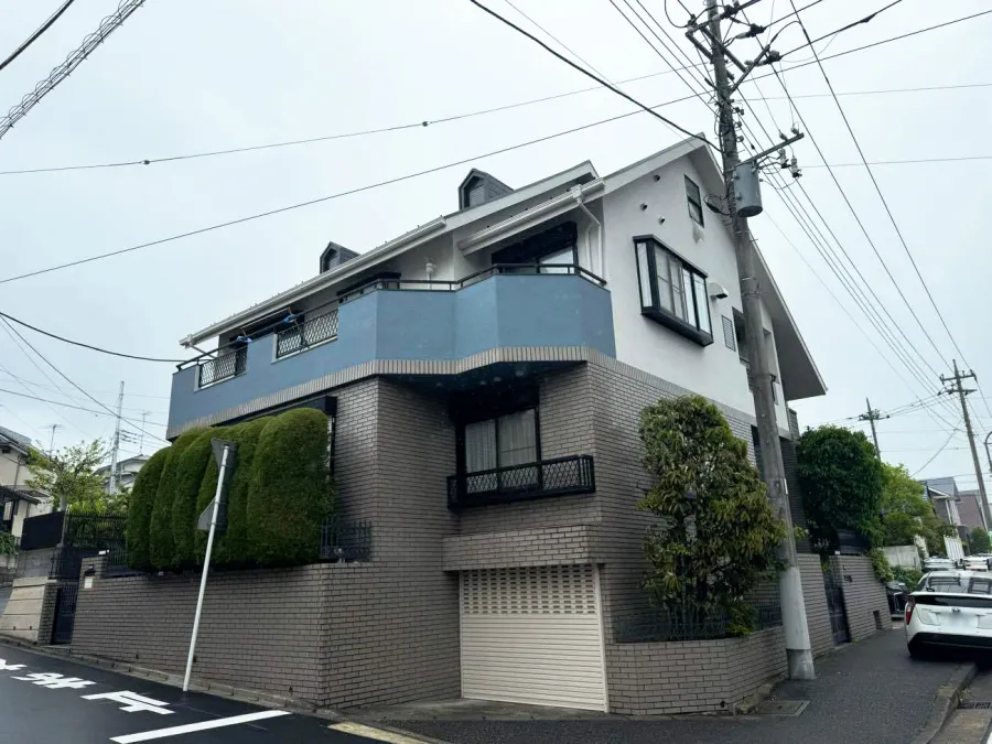 横浜市青葉区　K様邸　屋根・外壁塗装工事：アクセントカラーが引き立つ美しい外観へ