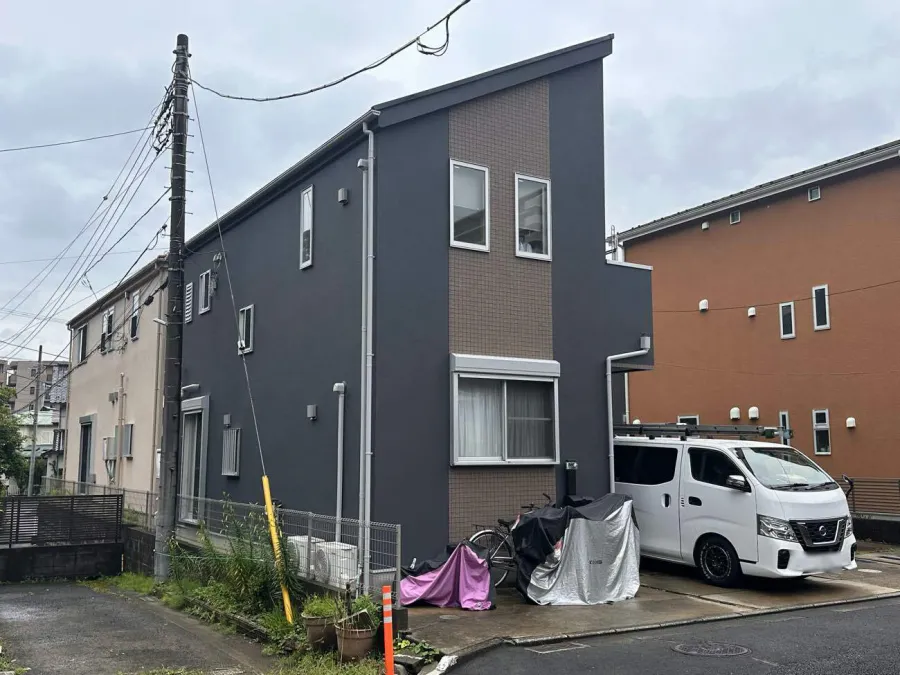 横浜市戸塚区　I様邸　屋根・外壁塗装工事：モダンなダーク色への外観へイメージチェンジ