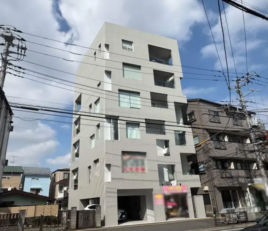 川崎市高津区 商業ビル改修工事:改修工事で美しいコンクリートの外観へ