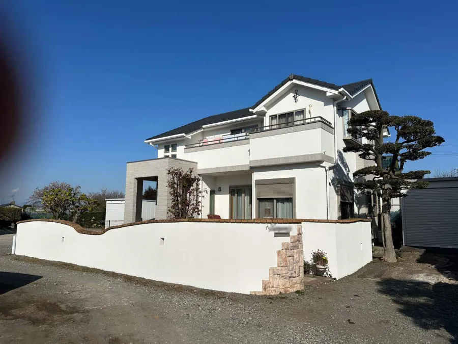 横浜市戸塚区 K様邸 屋根・外壁塗装工事: 美しい外壁のデザインををそのままにリフォーム